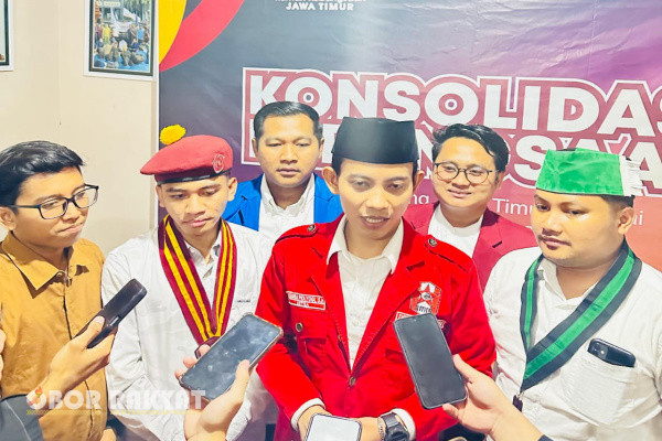 Surabaya, Obor Rakyat - Rumah Kebangsaan Jawa Timur (Jatim), menggelar Konsolidasi Kebangsaan dengan Tema “Menyongsong Jawa Timur Gerbang Baru Nusantara”, Jumat (20/12/2024).