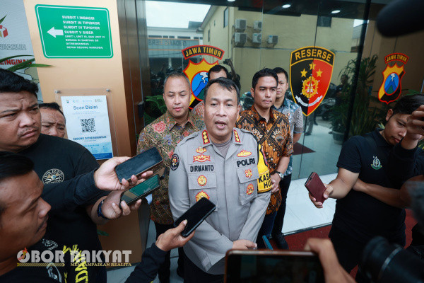 Surabaya, Obor Rakyat - Dua tersangka penyebar video pornografi artis dan model diringkus Direktorat Reserse Siber (Ditresiber) Kepolisian Daerah Jawa Timur (Polda Jatim).