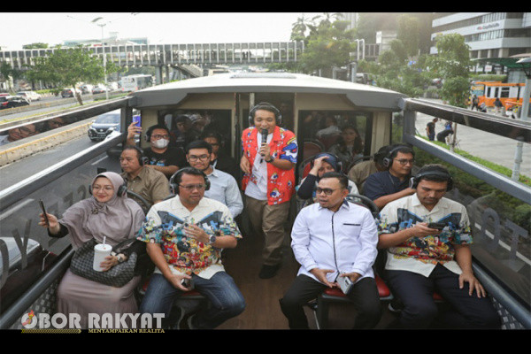 Jakarta, Obor Rakyat - Transportasi Jakarta (Transjakarta) berkolaborasi dengan Brightspot meluncurkan uji coba produk inovatif terbaru ber upa program layanan bus wisata bertajuk 'Open Top Tour of Jakarta'.