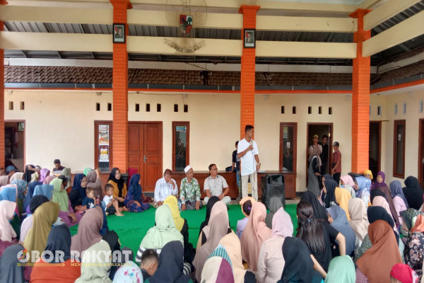 Bondowoso, Obor Rakyat - Di Desa Bendelen, Kecamatan Binakal, Kabupaten Bondowoso, Jawa Timur, telah dilaksanakan sosialisasi bagi masyarakat penerima Bantuan Sosial (Bansos) sembako dan Program Keluarga Harapan (PKH) tahun 2024.