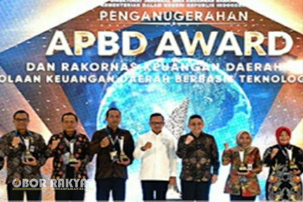 Banyuwangi, Obor Rakyat - Pemerintah Kabupaten (Pemkab) Banyuwangi, meraih penghargaan APBD Award kategori "Realisasi Belanja Tertinggi" tahun 2024 dan mendapatkan apresiasi Rp6,4 miliar dari Kementerian Dalam Negeri (Kemendagri).