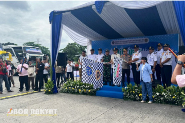 Jakarta, Obor Rakyat - Sebanyak 835 warga menikmati layanan mudik gratis di Terminal Bus Kampung Rambutan, Ciracas, Jakarta Timur