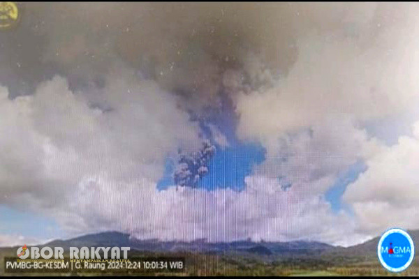 Bondowoso, Obor Rakyat - Gunung Api Raung di Jawa Timur Jatim mengalami erupsi pada Selasa (24/12/2024) sekitar pukul 09.30 WIB.