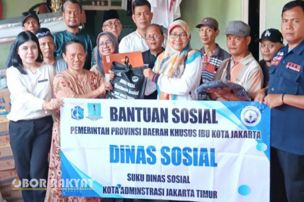 Jakarta, Obor Rakyat - Suku Dinas Sosial (Sudinsos), dan Palang Merah Indonesia (PMI) Kota Jakarta Timur, memberikan sejumlah bantuan bagi penyintas kebakaran di Jalan I Gusti Ngurah Rai, Gang Masjid Al Ikhsan RT 001/16 Kelurahan Klender, Duren Sawit.