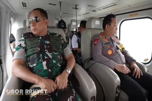 Jakarta, Obor Rakyat - Kapolri Jenderal Pol. Listyo Sigit Prabowo bersama Panglima TNI Jenderal Agus Subiyanto Serta Para Menteri mengecek jalur mudik libur Natal 2024 dan tahun baru 2025 via udara. Pengecekan dilakukan dengan menggunakan helikopter.