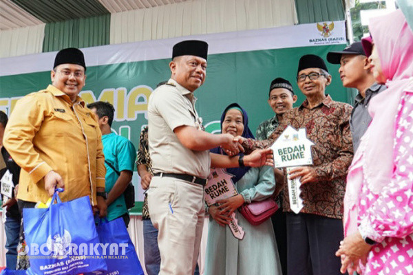 Jakarta, Obor Rakyat - Kota Jakarta Selatan, Munjirin meresmikan bedah rumah program Baznas Bazis DKI Jakarta di Jalan Manunggal Jaya, RT 08/04, Kelurahan Lebak Bulus, Kecamatan Cilandak.
