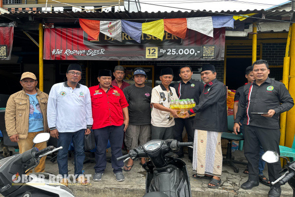 Jakarta, Obor Rakyat - Kebakaran hebat yang melanda lima bangunan lapak pengepul barang bekas di Jalan Karya Nomor 1, Kelurahan Sunter Agung, Tanjung Priok, Jakarta Utara, pada Minggu (29/12/2024), meninggalkan duka mendalam bagi para korban. Insiden yang terjadi sekitar pukul 14.00 WIB ini menghanguskan area seluas 518 meter persegi, menyebabkan kerugian besar bagi pemilik lapak dan pekerja di sekitar lokasi kejadian.