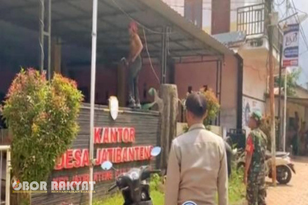 Jakarta, Obor Rakyat – Setelah berbulan-bulan berlalu dalam status tersangka, Kepala Desa (Kades) Jatibanteng berinisial MSW akhirnya ditangkap dan resmi ditahan di Rutan Polres Situbondo, Senin petang (6/1/2025).