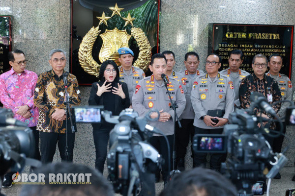 Jakarta, Obor Rakyat – Dalam kunjungan audiensi yang berlangsung di Mabes Polri, Ketua Komisi Pemberantasan Korupsi (KPK) RI, Setyo Budiyanto, bersama jajarannya bertemu dengan Kapolri Jenderal Listyo Sigit Prabowo beserta pejabat utama Mabes Polri.