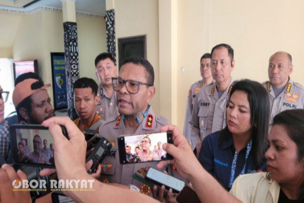 Jayapura, Obor Rakyat – Aksi kekerasan bersenjata yang dilakukan oleh Kelompok Kriminal Bersenjata (KKB) terhadap dua warga sipil di Yalimo, Papua Pegunungan, pada 8 Januari 2025 lalu yang memicu respons cepat dari pihak kepolisian.
