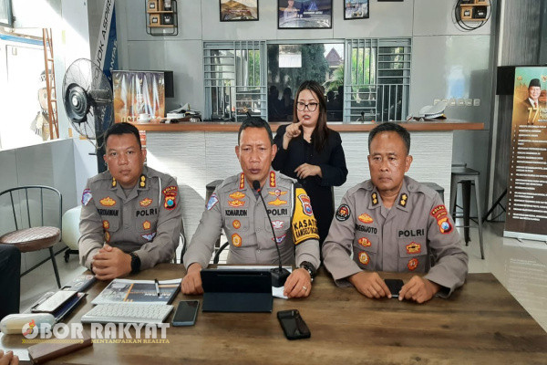Surabaya, Obor Rakyat - Direktorat Lalu Lintas (Ditlantas) Polda Jawa Timur menetapkan sopir bus berinisial MAS sebagai tersangka kecelakaan maut yang menewaskan empat orang di Kota Batu.
