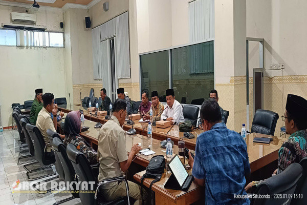 Situbondo, Obor Rakyat - Dengan berlangsungnya kegiatan belajar mengajar Madrasah Diniyah (Madin), senantiasa mengawal terus untuk menciptakan indeks pembangunan manusia, mencerdaskan anak bangsa guna mencetak Ahlak, dan berbudipekerti yang baik serta juga diberi pengetahuan baca tulis Alqur'an, Forum Komunikasi Diniyah Takmiliyah (FKDT) Kabupaten situbondo, dikabulkannya permintaan untuk Hering bersama komisi lV DPRD setempat, pada Kamis (9/1/2025) lalu.