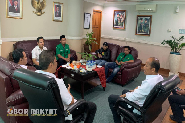 Surabaya, Obor Rakyat - Terbukanya peluang untuk ikut serta dalam pengelolaan kawasan hutan berdasarkan Peraturan Direksi (Perdir) Perum Perhutani, Nomor 13 Tahun 2023, Tentang Pedoman Kemitraan Perhutani rupanya juga menarik minat Gerakan Pemuda (GP) Ansor.