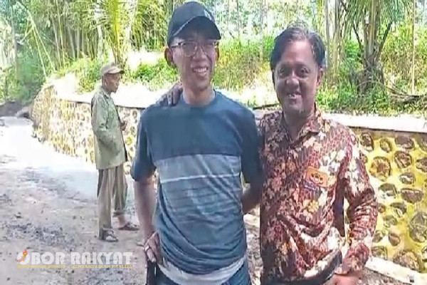 Bondowoso, Obor Rakyat - Dipenghujung tahun 2024, Desa Sumber Waru, Kecamatan Binakal, Kabupaten Bondowoso, Jawa Timur, mendapat tambahan dana desa (DD) sebesar Rp. 144 juta dari Kementerian Keuangan (Kemenkeu) RI sebagai bentuk penghargaan atas kinerja Pemerintah Desa (Pemdes).