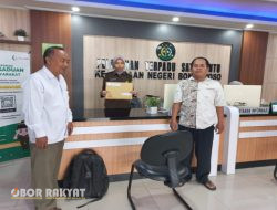 Datangi Kantor Kejari Bondowoso, Puluhan Warga Desa Ramban Kulon Laporkan Kades Terkait Dugaan Penyalahgunaan TKD DD dan ADD