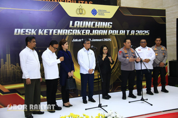 Jakarta, Obor Rakyat – Kepala Kepolisian Negara Republik Indonesia (Kapolri) Jenderal Listyo Sigit Prabowo resmi meluncurkan Desk Ketenagakerjaan Polri, sebuah inisiatif strategis untuk menyelesaikan berbagai permasalahan ketenagakerjaan di Indonesia. Langkah ini diharapkan dapat menjadi solusi atas sengketa antara perusahaan dan tenaga kerja, sekaligus mendukung daya saing industri nasional.