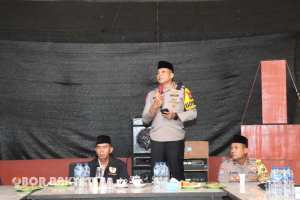 Banyuwangi, Obor Rakyat – Dalam rangka mempererat hubungan antara kepolisian dan komunitas pencak silat, Kapolresta Banyuwangi Kombespol Rama Samtama Putra menggelar kegiatan silaturahmi bersama Ikatan Pencak Silat Indonesia (IPSI) Kabupaten Banyuwangi yang berlangsung di Resto Lesehan Rida 2, Desa Tapanrejo, Kecamatan Muncar, Sabtu (18/01/2025) malam.