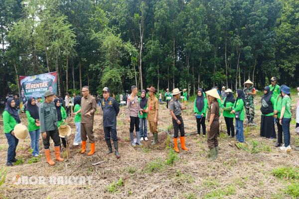 Bondowoso, Obor Rakyat - Memantapkan sistim pertahanan keamanan negara dan mendorong kemandirian bangsa melalui swasembada pangan, energi air, ekonomi kreatif, ekonomi hijau dan ekonomi baru merupakan salah satu program Asta Cita di pemerintahan Presiden Prabowo Subianto dan wakil Presiden Gibran Rakabuming Raka yang harus dilaksanakan oleh seluruh komponen bangsa.