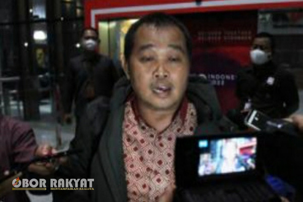 Tangerang, Obor Rakyat - Koordinator Masyarakat Anti Korupsi (MAKI) Boyamin Saiman bakal mengadukan penerbitan sertifikat atas lahan laut di pesisir Kabupaten Tangerang, Banten ke Komisi Pemberantasan Korupsi (KPK).