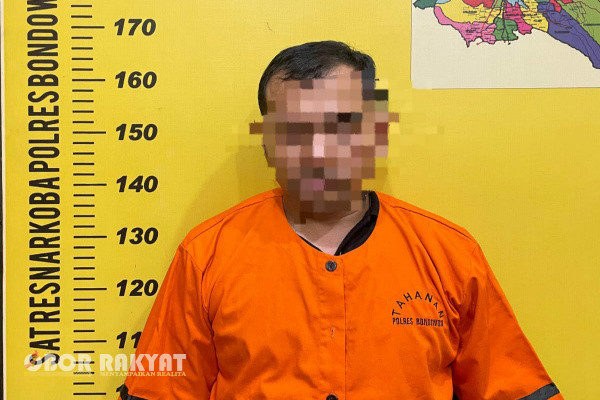 Bondowoso, Obor Rakyat - Dalam rangka ungkap Kasus Prioritas Program 100 hari Kerja Presiden RI, Polda Jatim melalui Polres Bondowoso berhasil mengamankan seorang pria yang diduga dengan sengaja mengedarkan narkotika jenis Sabu.