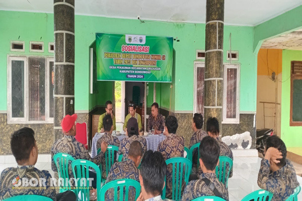 Bondowoso, Obor Rakyat - Penerintah Kecamatan Grujugan, Kabupaten Bondowoso, melakukan sosialisasi Peraturan Bupati (Perbup) Bondowoso, Nomor 48 Tahun 2023 dan absensi Fingerprint (sidik jari), di Kantor Desa Pekauman, Kamis (30/1/2025).