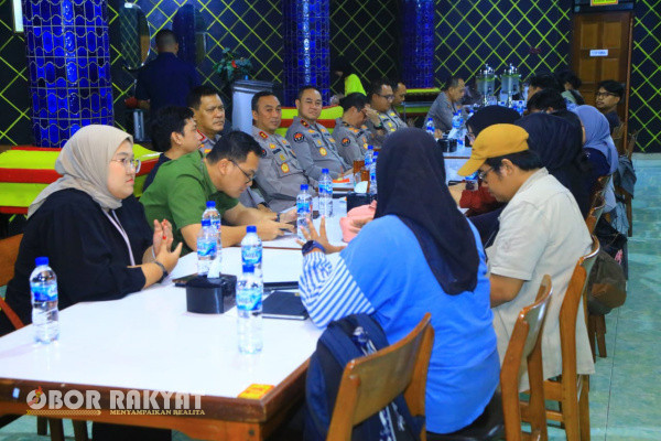 Jakarta, Obor Rakyat – Kepala Divisi Humas Polri, Irjen Pol. Sandi Nugroho, menggelar acara silaturahmi bersama para wartawan di Jakarta, Senin (3/1/2025).