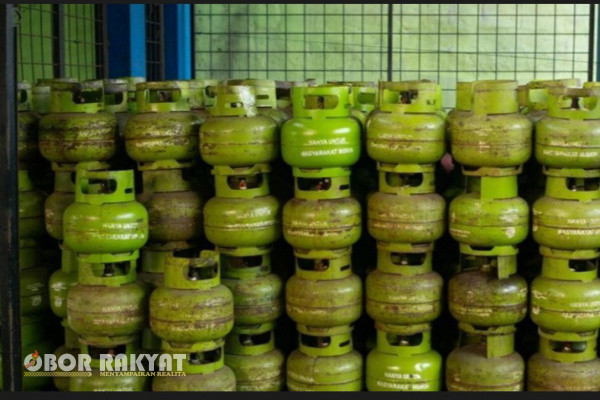 Jakarta, Obor Rakyat - Wakil Ketua Komisi XII DPR RI Sugeng Suparwoto menyambut baik perubahan status pengecer menjadi sub pangkalan. Sebab selama ini, elpiji 3 kg di tingkat pengecer menjadi barang bebas.