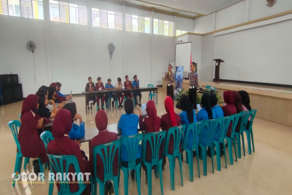 Bondowoso, Obor Rakyat – Satuan Lalulintas (Satlantas) Polres Bondowoso melaksanakan sosialisasi Operasi Keselamatan Semeru 2025 kepada pelajar yang ada di bumi Ki Ronggo yang bertujuan untuk para anak-anak sekolah lebih berhati-hati dalam berkendara.