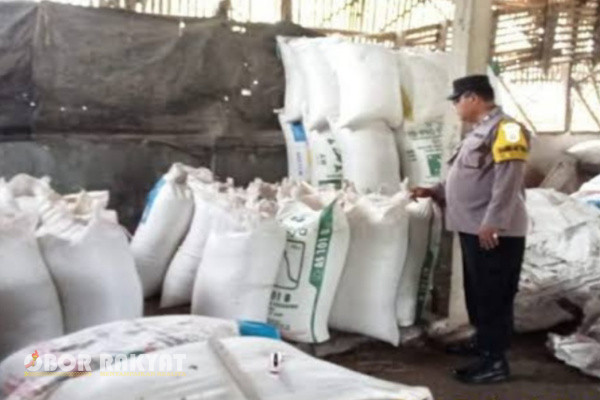 Jakarta, Obor Rakyat - Kepala Bareskrim Polri Komisaris Jenderal Wahyu Widada menegaskan, bahwa polisi telah melakukan pemantauan ketat terhadap pergerakan harga dan distribusi beras.