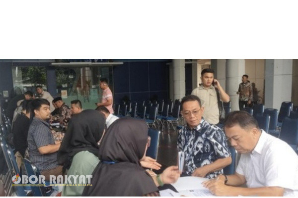 Jakarta, Obor Rakyat - Pemeriksaan kesehatan terhadap kepala daerah terpilih hasil Pilkada serentak 2024 digelar hari ini, di Kantor Kementerian Dalam Negeri (Kemendgari), Jalan Medan Merdeka Utara, Gambir, Jakarta Pusat,Minggu (16/2/2025).