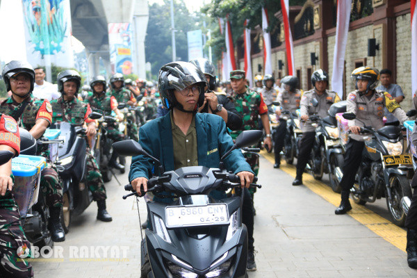 Jakarta, Obor Rakyat - Badan Eksekutif Mahasiswa (BEM) Perguruan Tinggi Nahdlatul Ulama (PTNU) dan Polri menggelar acara pembagian bantuan sosial (bansos). Kegiatan ini digelar dalam rangka menyambut Ramadhan 2025.