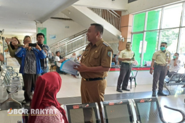 Situbondo, Obor Rakyat – Bupati Yusuf Rio Wahyu Prayogo mengingatkan aparatur sipil negara (ASN) di lingkungan Pemerintah Kabupaten (Pemkab) Situbondo agar bekerja secara profesional jangan berpolitik.