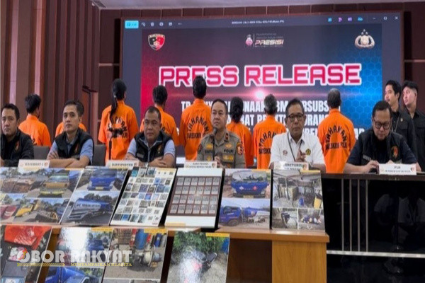 Jakarta, Obor Rakyat - Bareskrim Polri mengungkap kasus penyalahgunaan BBM subsidi di Tuban, Jawa Timur, dan Karawang, Jawa Barat.
