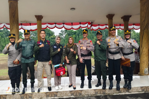 Situbondo, Obor Rakyat - Sistim koordinasi dan komunikasi inten terus di lakukan oleh management Perum Perhutani KPH Bondowoso dengan jajaran Kepolisian Republik Indonesia (Polri), seperti Korps Brimob yang salah satu tempat latihannya berada di wilayah RPH Bungatan BKPH Panarukan KPH Bondowoso.