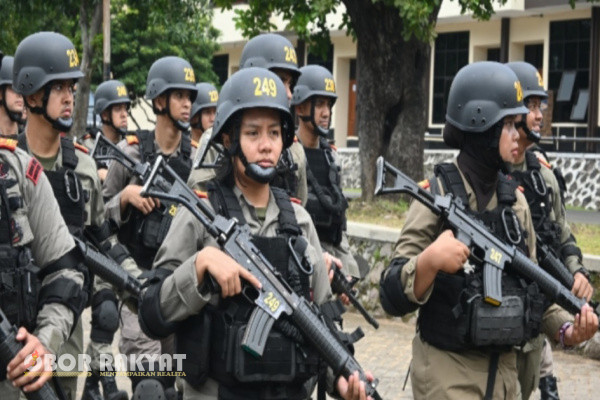 Pasuruan, Obor Rakyat - Sebanyak 256 orang Mahasiswa STIK (Sekolah Tinggi Ilmu Kepolisian) Angkatan 83 tahun 2025, mengikuti pelaksanaan apel pengenalan lingkungan dan konsinyering di Pusdik (Pusat Pendidikan) Brimob, Watukosek, Pasuruan, Jawa Timur, Minggu (9/3/2025).
