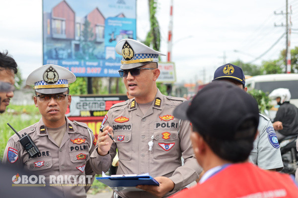 Gresik, Obor Rakyat - Ditlantas Polda Jatim, melalui Satlantas Polres Gresik giat pemetaan jalur, hal ini tak lain untuk kelancaran pengguna jalan saat arus mudik lebaran mendatang, Senin, (10/3/2025).