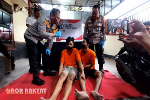 Surabaya, Obor Rakyat - Tidak butuh waktu lama, Kepolisian Sektor (Polsek) Sukomanunggal, Polrestabes Surabaya dalam memburu AMS (19) DPO kasus penjabretan.
