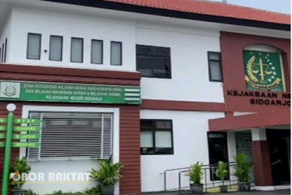 Sidoarjo, Obor Rakyat - Kejaksaan Negeri (Kejari) Sidoarjo menetapkan Kepala Desa Sidokerto, Kecamatan Buduran, Ali Nasikin sebagai tersangka dalam kasus dugaan korupsi jual beli tanah kas desa.