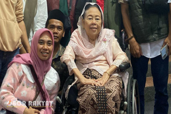 Bondowoso, Obor Rakyat - Shinta Nuriyah Abdurrahman Wahid, istri Abdurahman Wahid (Gus Dur) atau Presiden ke 4 Republik Indonesia, menyatakan, jika Kabupaten Bondowoso hingga saat ini, tidak ada kemajuan sejak dirinya berkunjung awal pada zaman pemerintahan Bupati Bondowoso ke 26, Mashoed.