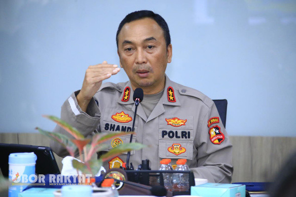 Jakarta, Obor Rakyat – Kepolisian Negara Republik Indonesia (Polri) kembali melakukan mutasi besar-besaran di jajaran perwira tinggi (Pati) dan perwira menengah (Pamen).