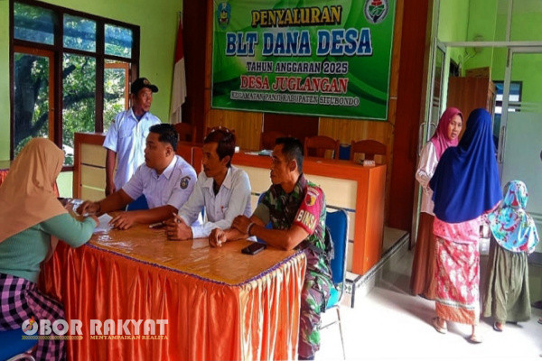 Situbondo, Obor Rakyat – Pemerintah Desa (Pemdes) Juglangan, Kecamatan Panji, Kabupaten Situbondo, menyalurkan Bantuan Langsung Tuna Dana Desa (BLT-DD) Tahun Anggaran 2025 kepada 28 Keluarga Penerima Manfaat (KPM).