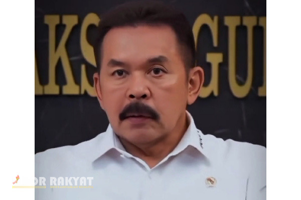 Jakarta, Obor Rakyat - Jaksa Agung, ST Burhanudin akan akan mendalami group WhatsApp (WA) bernama "Orang Orang Senang" yang diduga digunakan sejumlah tersangka kasus dugaan korupsi tata kelola minyak mentah dan produk kilang minyak pada PT. Pertamina Patra Naga.