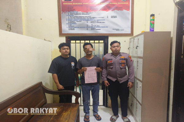 Bondowoso, Obor Rakyat - Satreskrim Polres Bondowoso berhasil ungkap dugaan tindak pidana Penipuan dan atau penggelapan, sebagaimana dimaksud dalam pasal 378 dan atau 372 KUH Pidana dengan tersangka oknum Kepala Desa (Kades), di Kecamatan Tenggarang, Hr (37).