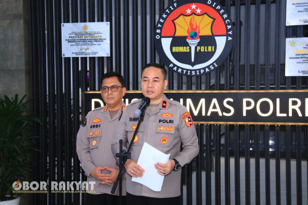 Jakarta, Obor Rakyat – Kepolisian Negara Republik Indonesia (Polri), menyampaikan duka mendalam atas gugurnya tiga personel terbaik dalam menjalankan tugas sebagai abdi masyarakat di Way Kanan, Lampung.