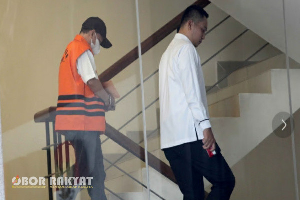 Jakarta, Obor Rakyat – Mantan Bupati Situbondo, Karna Suswandi, kembali diperiksa oleh penyidik Komisi Pemberantasan Korupsi (KPK) di Gedung Merah Putih, Kuningan Persada, Jakarta Selatan, Rabu (19/3/2025).