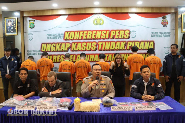 Jakarta, Obor Rakyat - Atase Kepolisian Kedubes Prancis di Jakarta, Commandant De Police Chassot, memuji kerja Polri yakni Polres Pelabuhan Tanjung Priok, yang dinilai merespons cepat kasus penjambretan yang menimpa warga Prancis dan anaknya di kawasan Pelabuhan Sunda Kelapa, Jakarta Utara (Jakut). Dia menekankan keamanan warga Prancis menjadi hal penting bagi pemerintah Prancis.