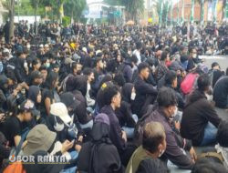 Kota-kota di Indonesia Bergejolak Menolak UU TNI, Kini Menggema di Surabaya