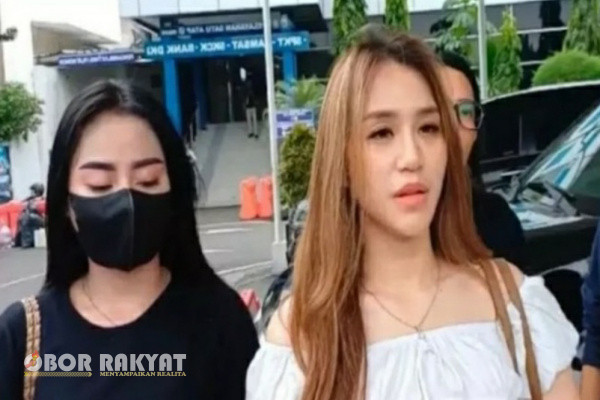 Jakarta, Obor Rakyat - Tujuh wanita menjadi korban arisan bodong. Mereka melaporkan selebgram berinisial RAW ke Sentra Pelayanan Kepolisian Terpadu (SPKT) Polda Metro Jaya, Jakarta, Senin (24/3/2025).