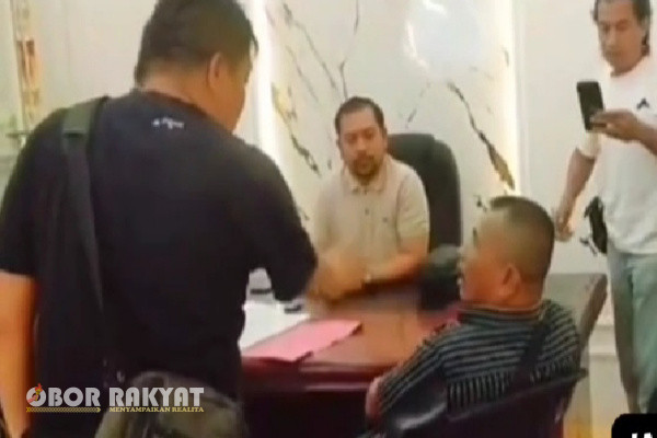 Jember, Obor Rakyat - RF, oknum LSM yang juga biasa mengaku wartawan, terjaring operasi tangkap tangan (OTT) Unit Resmob Timur Satreskrim Polres Jember.