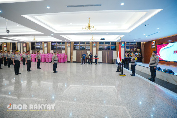 Jakarta, Obor Rakyat - Kapolri Jenderal Polisi Drs. Listyo Sigit Prabowo memimpin upacara kenaikan pangkat (Korps Raport) 38 Pati Polri pada Minggu (30/3/2025).